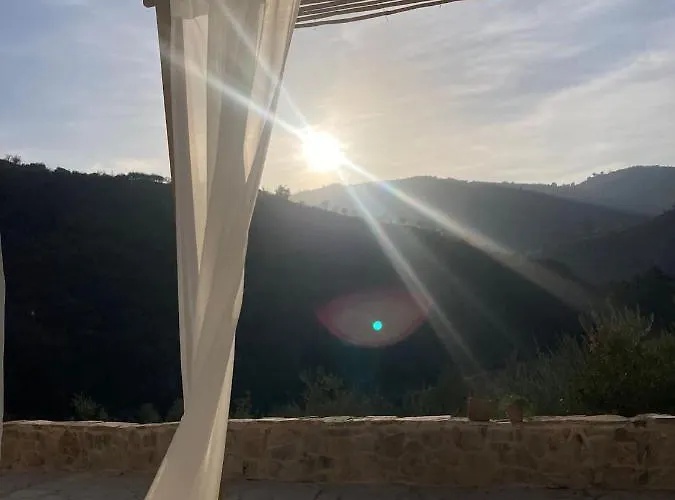 Bed & Breakfast Elements Comares