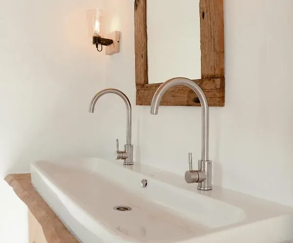 Bed & Breakfast Elements 4*