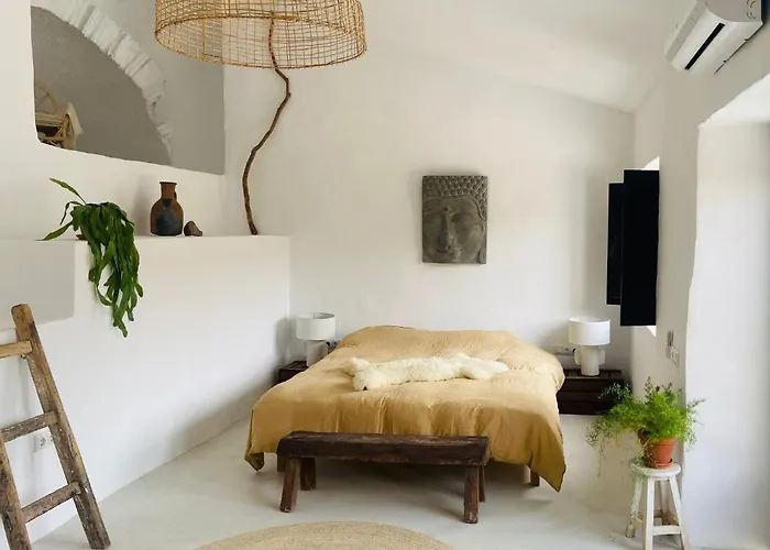 Elements Bed and Breakfast Comares