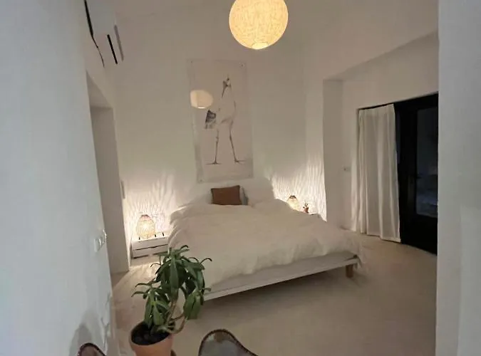 Bed & Breakfast Elements